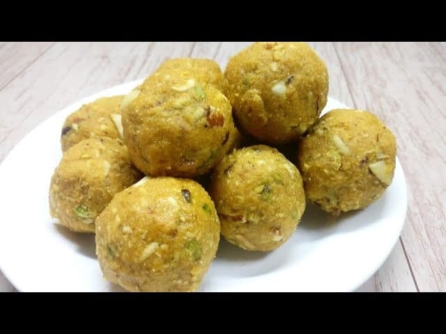 Besan Laddu – traditional Indian sweet made with gram flour and ghee